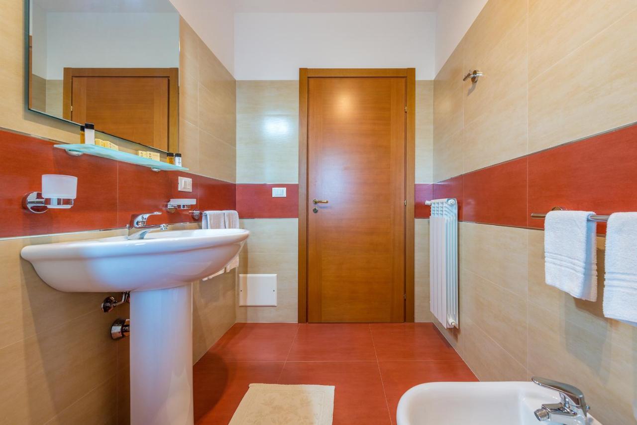 Goodstay Archimede Apartment Лечче Екстер'єр фото